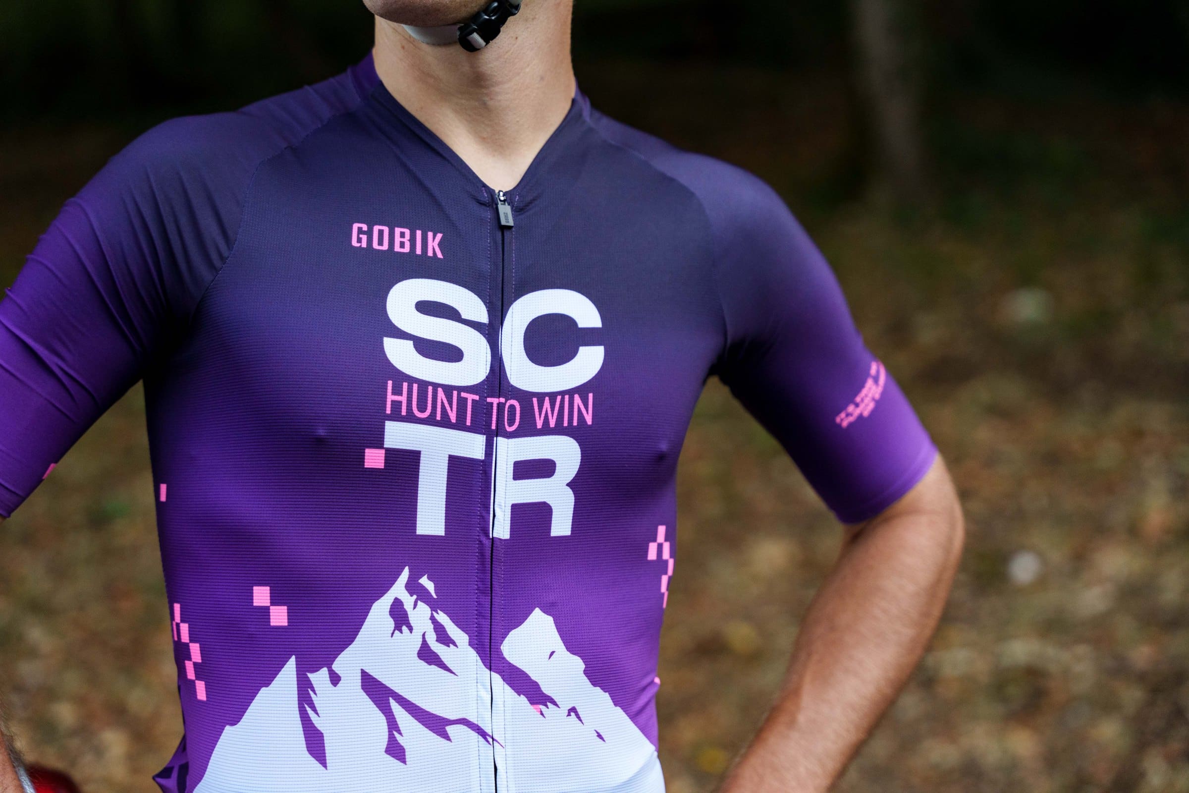 Gros plan sur le maillot SCTR, Hunt to Win